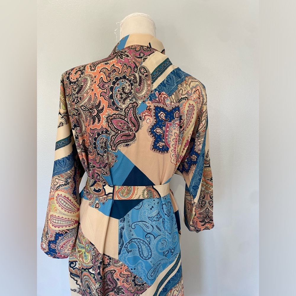 Women long sleeve beige and multi color one size belted kimono nwt - Picture 7 of 8